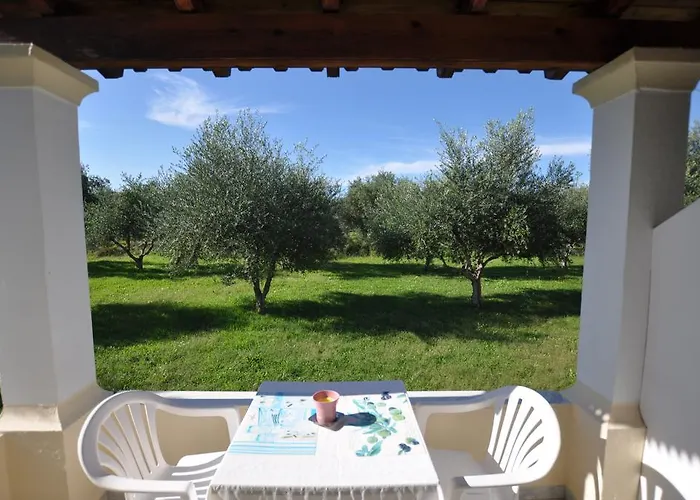 Liberty's * Paralía Almirú