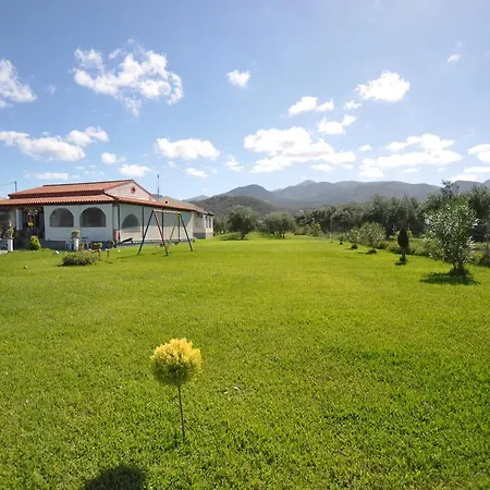 Liberty's * Paralía Almirú